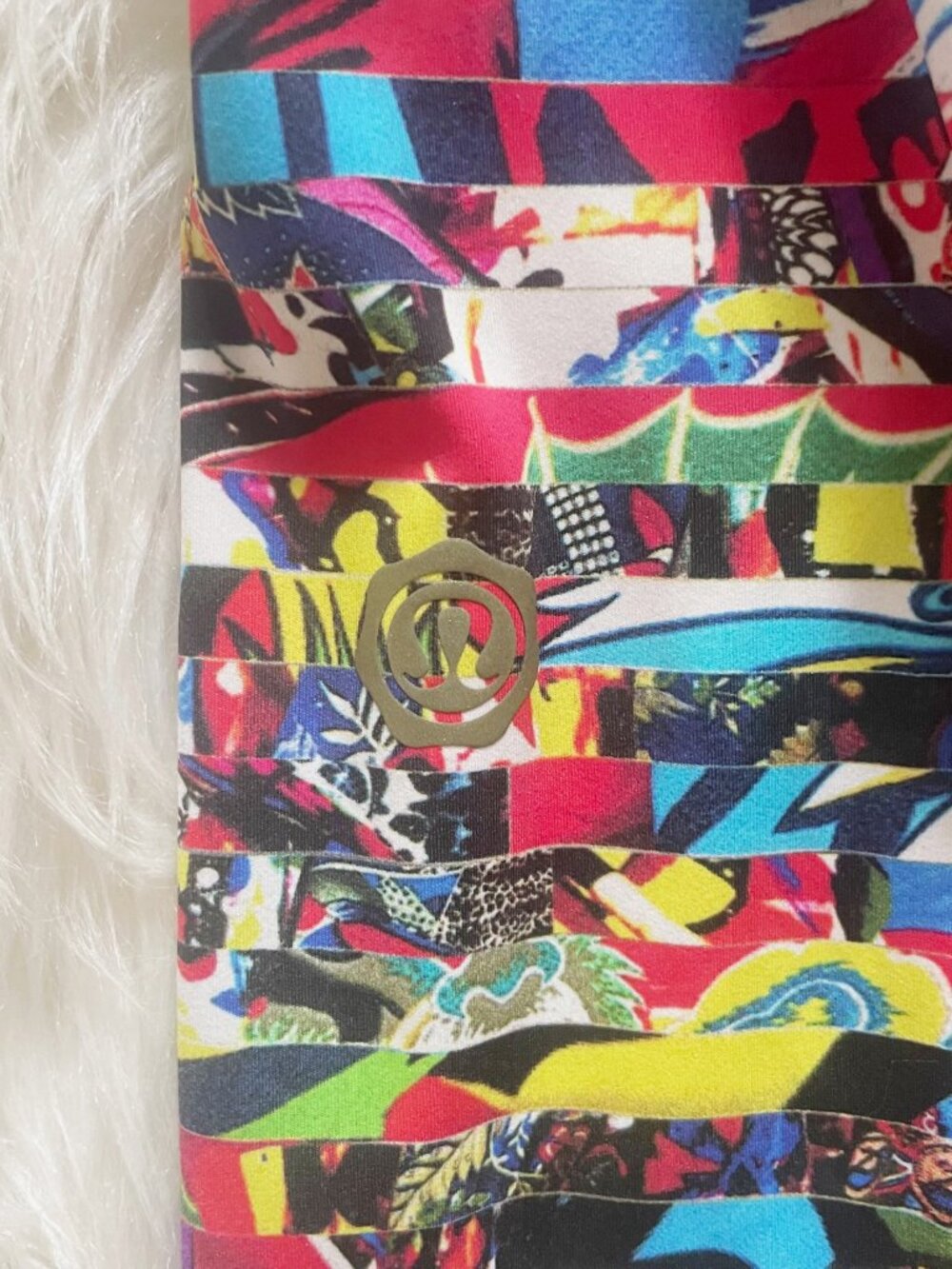 RARE 2018 SEAWHEEZE Lululemon Lego Print Fast Free 7/8 Laser Hem Leggings - Picture 5 of 7